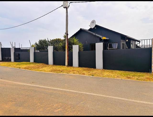 3 BEDROOM PROPERTY TO RENT IN FLEURHOF